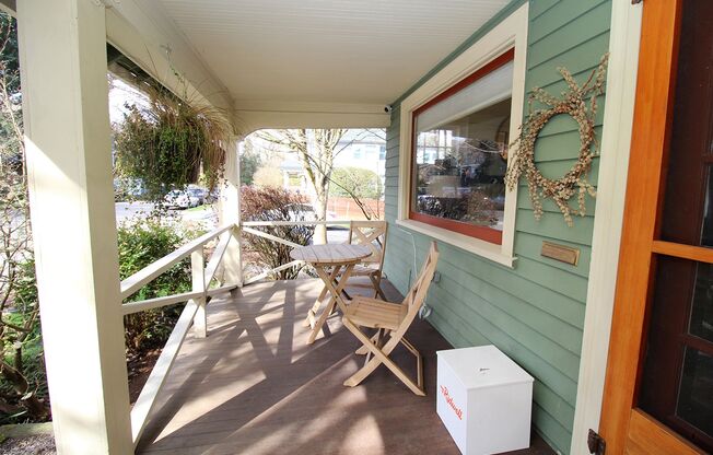 Adorable Classic 20's Bungalow in Desirable Buckman Neighborhood!