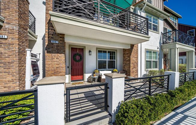 Jordan Ranch Townhouse 4 bed / 3.5 bath, Great school, close to BART, 580/680 access and shopping