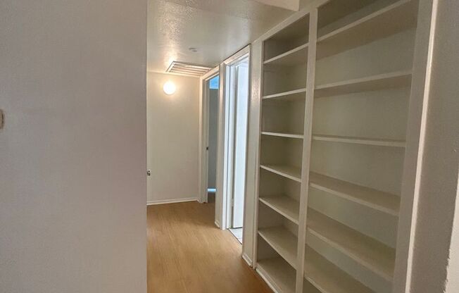 2 beds, 1 bath, 924 sqft, $1,875, Unit OPA-126