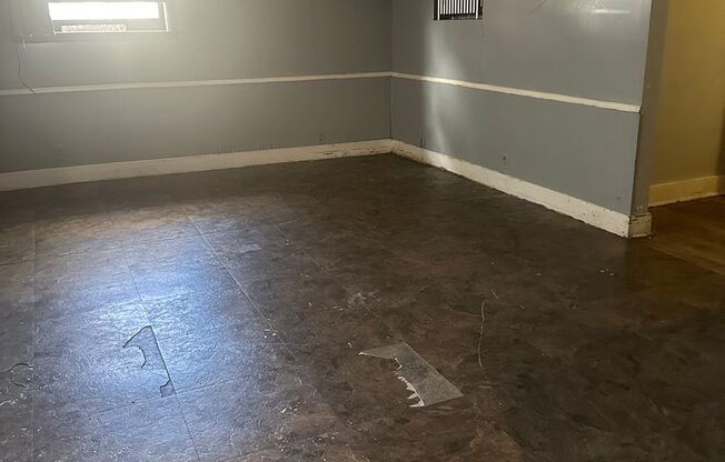 Studio, 1 bath, 525 sqft, $500, Unit 4