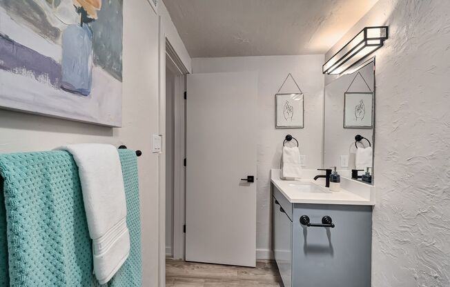 1 bed, 1 bath, 600 sqft, $1,277, Unit 13