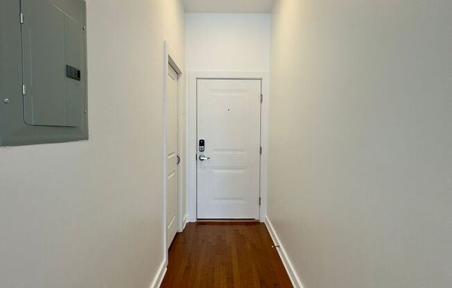 1 bed, 1 bath, 420 sqft, $1,299, Unit 30