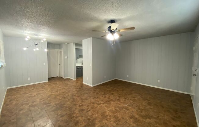 1 bed, 1 bath, 700 sqft, $670, Unit 4