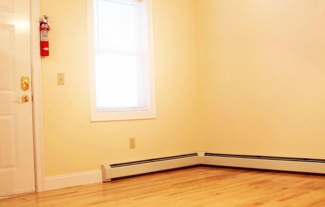 1 bed, 1 bath, $1,900, Unit APT 2