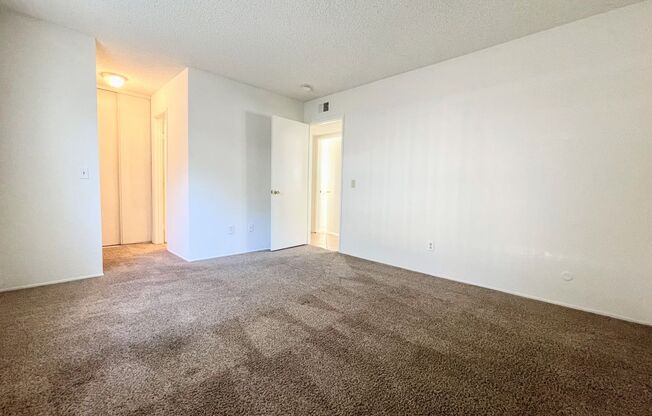 2 beds, 2 baths, $2,295, Unit B