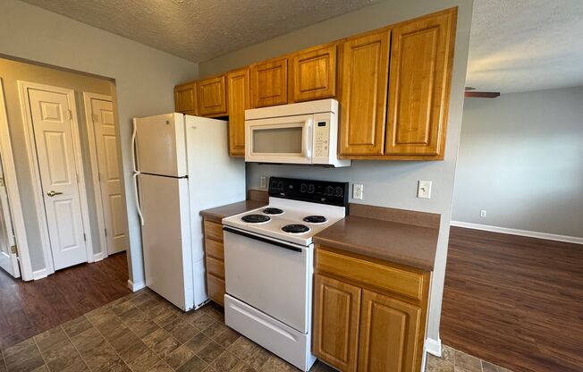 2 beds, 1 bath, 730 sqft, $775, Unit B10