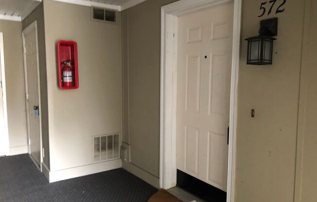 Ground Floor Condo Near Emory, CDC & Decatur