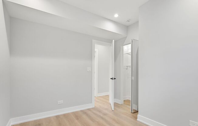 3 beds, 1 bath, 670 sqft, $2,200, Unit 1554-3J