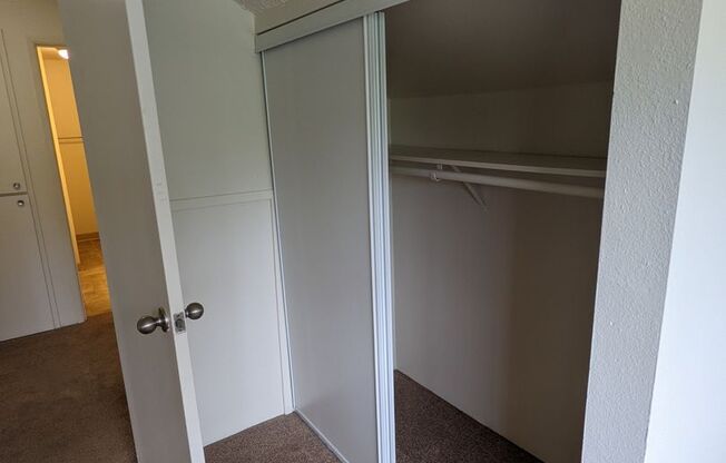 3 beds, 1.5 baths, 1,500 sqft, $1,995, Unit 2802-5
