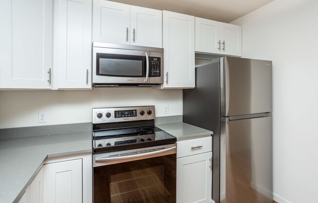 For Rent: Downtown Elegance at 605 Park Ave– Your Urban Haven Awaits!