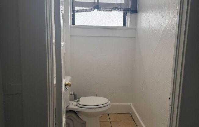 1 bed, 1 bath, 385 sqft, $1,295, Unit 222