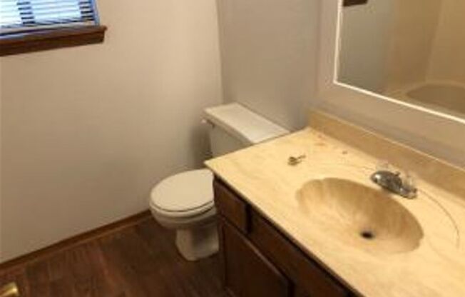 2 beds, 1 bath, 700 sqft, $700, Unit 510-3