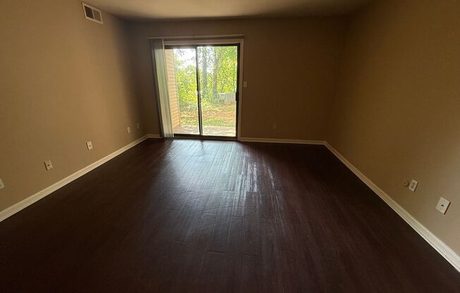 2 beds, 1 bath, 775 sqft, $885, Unit 356C