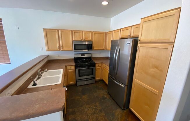 Beautiful 2 bed/2.5 bath home located in Southern Highlands