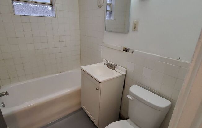 Studio, 1 bath, 250 sqft, $795, Unit 3