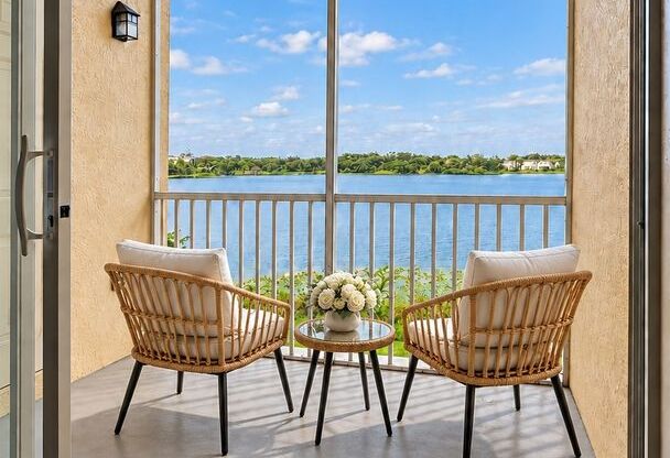 Gated Maitland community 2 bed 2 bath condo in Visconti West Condominium