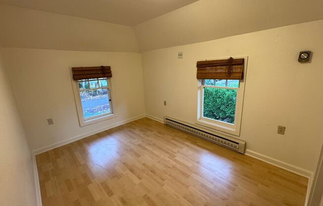 2 beds, 1 bath, $1,595, Unit 694 W 10th Ave #2