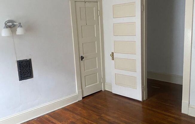 2 beds, 1 bath, 700 sqft, $1,200, Unit MN03
