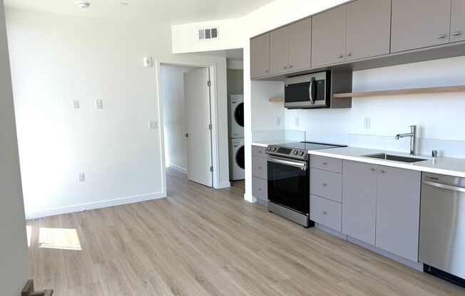 4575 SANTA MONICA