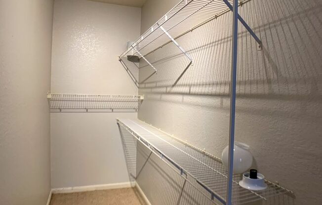 Gorgeous 2 bedroom with Courtyard view!