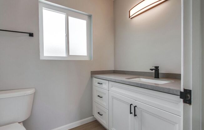 1 bed, 1 bath, $3,300, Unit 15