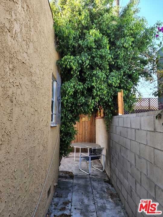 5825 VENICE BLVD
