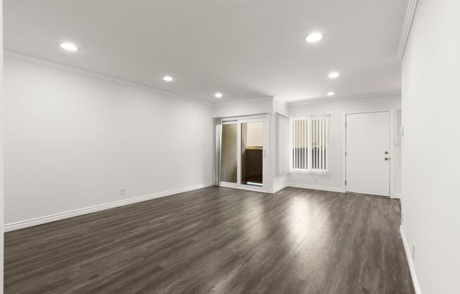 Beautiful 2 Bed Unit in West Hollywood