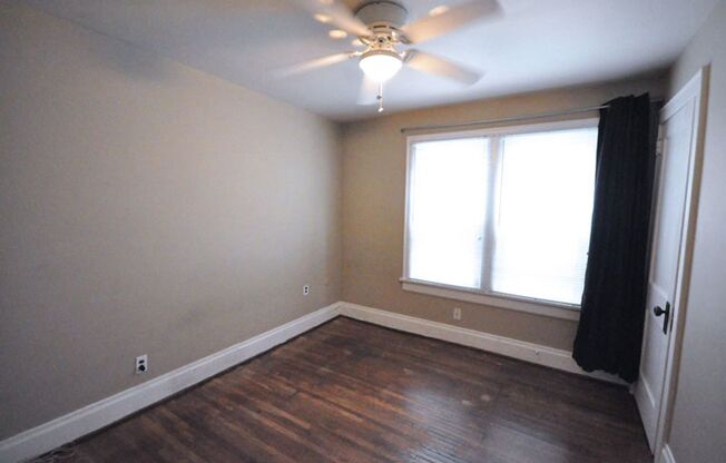 3 beds, 1 bath, $1,650, Unit 385