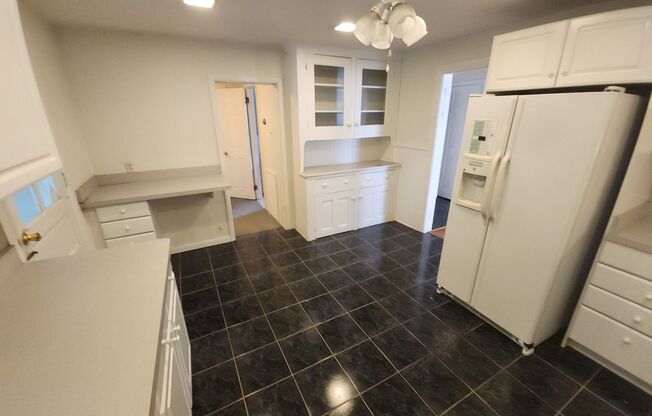 2 beds, 1 bath, $2,000