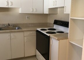 2 beds, 1 bath, 840 sqft, $1,900, Unit 20