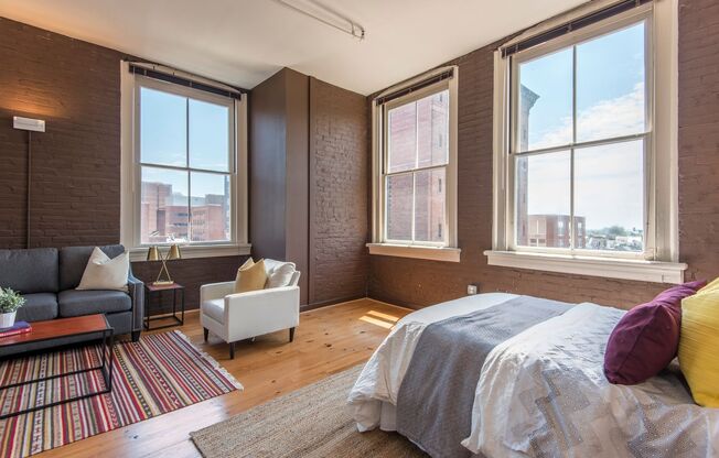 Studio, 1 bath, 550 sqft, $1,550, Unit #605