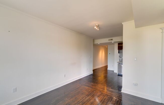3 beds, 2 baths, 736 sqft, $2,695, Unit 36
