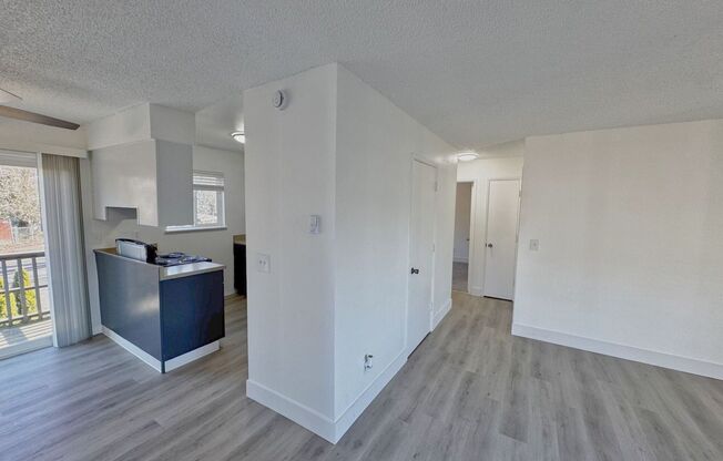 2 beds, 1 bath, 890 sqft, $1,595, Unit 14