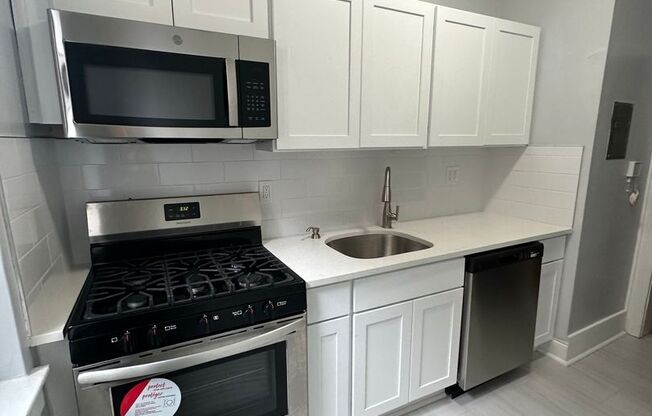 1 bed, 1 bath, $1,950, Unit A41