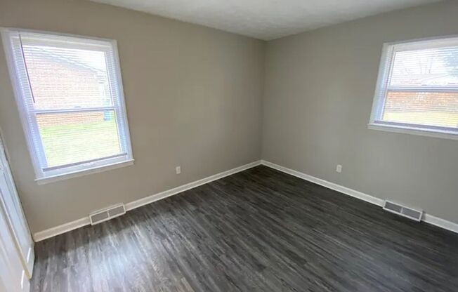 2 Bedroom Duplex in Popular Lexington Location!!!