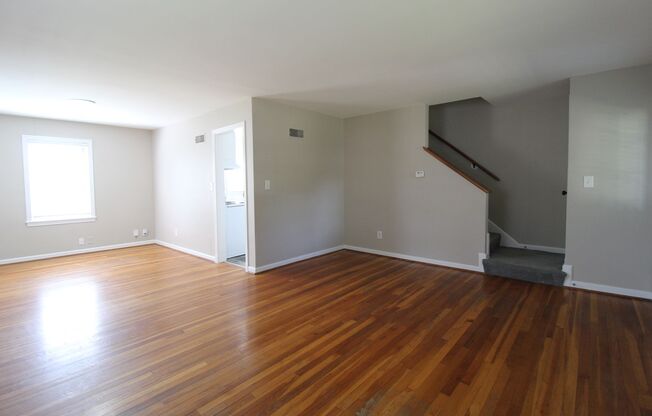 2 Bedroom 1 Bath Duplex In The Waldo Area