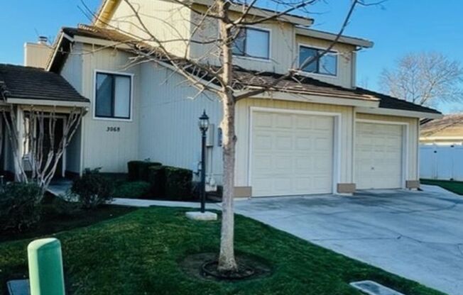 North Merced: $1575 2 Bedroom 1.5 Bath Townhouse with a private patio *