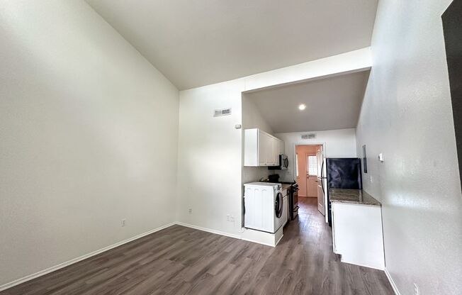 1 bed, 1 bath, 504 sqft, $1,450, Unit Unit 7