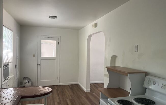 1 bed, 1 bath, 600 sqft, $1,275