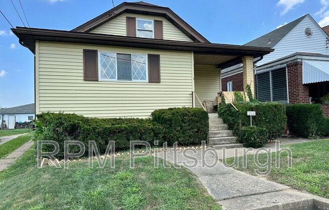 260 W MARIGOLD ST