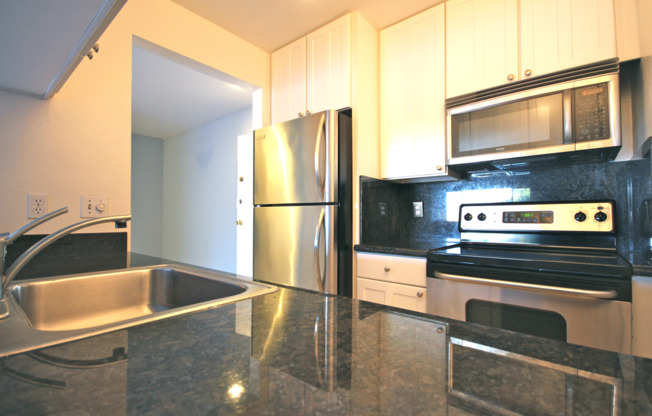 1 bed, 1 bath, $2,795, Unit # J-105