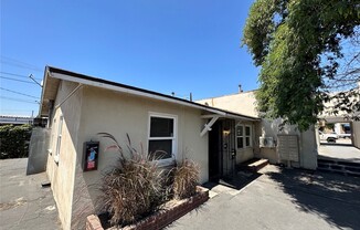936 W Foothill Boulevard
