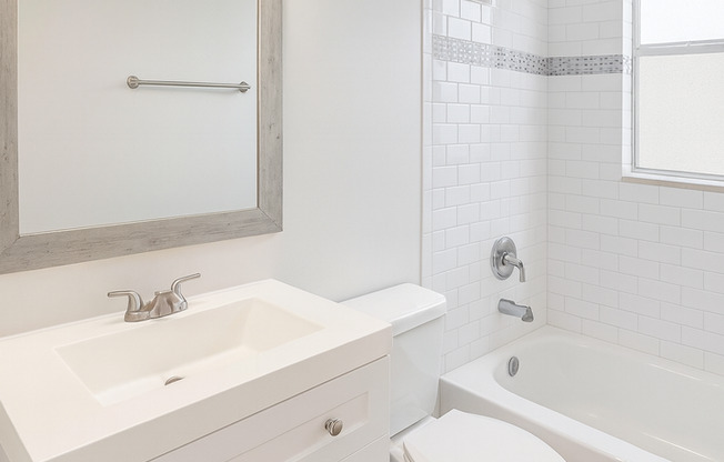 2 beds, 1 bath, 840 sqft, $1,850, Unit 2716 - 7B