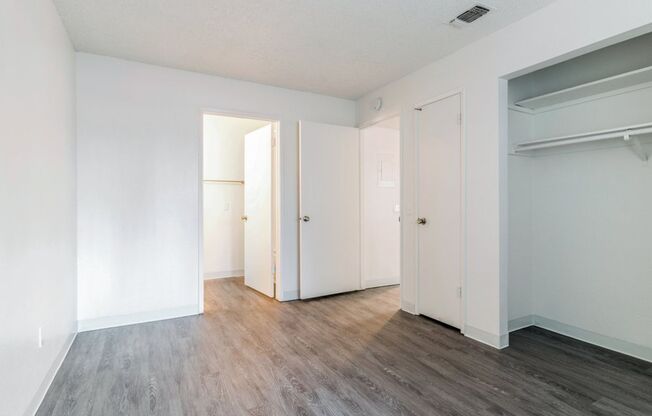 2 beds, 1 bath, 800 sqft, $2,320, Unit 2B