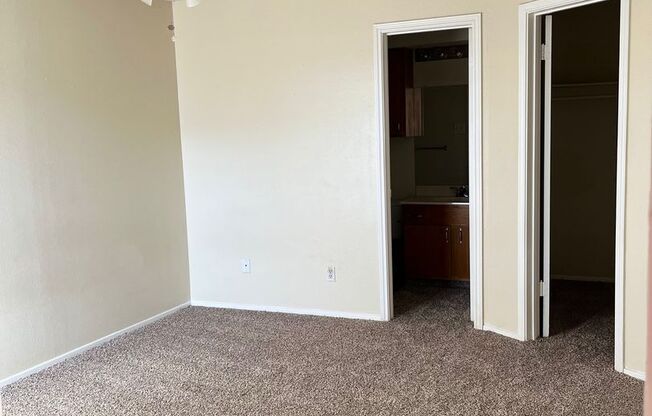 2 beds, 2 baths, 887 sqft, $1,000, Unit 209