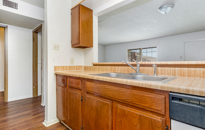 1 bed, 1 bath, 750 sqft, $595, Unit 612