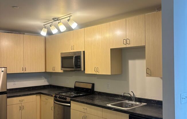 2 beds, 1 bath, 574 sqft, $1,795, Unit 305