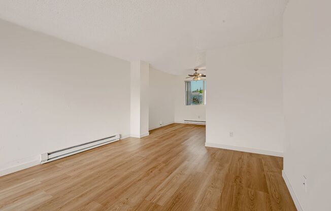 3 beds, 1 bath, 864 sqft, $1,445, Unit 39