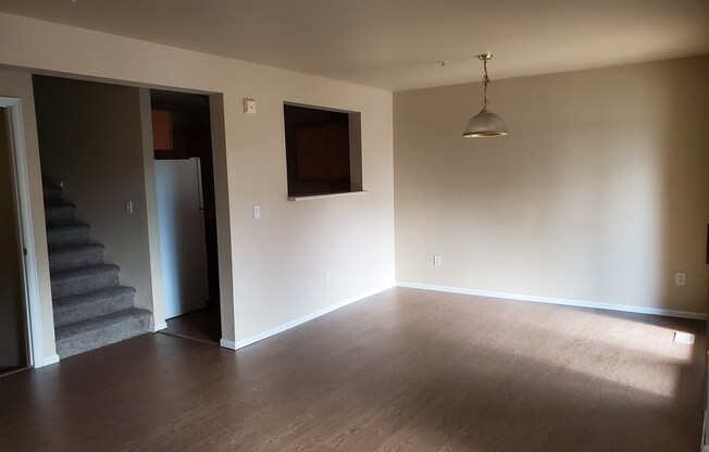 Spacious 3 bed, 3.5 bath condo in Rigden Farm!
