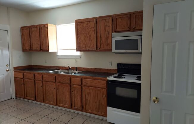 3 BED / 1 BATH SINGLE FAMILY